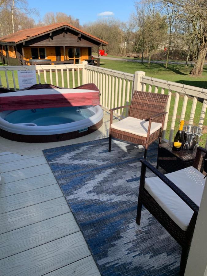 Beautiful 3 Bedroom Caravan With Hot Tub - Tattershall Lakes Esterno foto